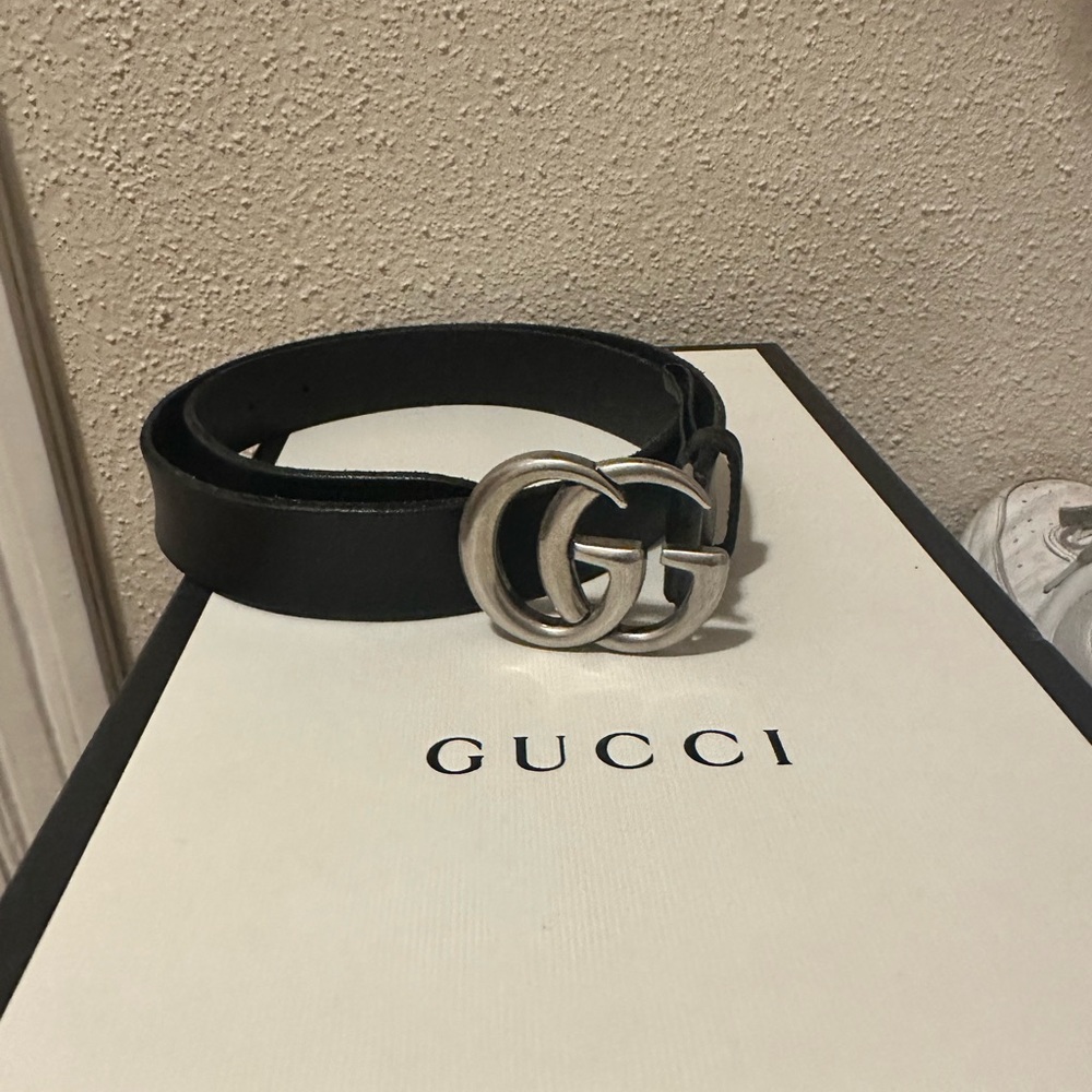 Men’s Gucci leather belt with double G buckle